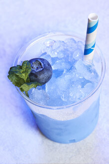 Plastikbecher mit Blaubeer-Slush - BZF00423