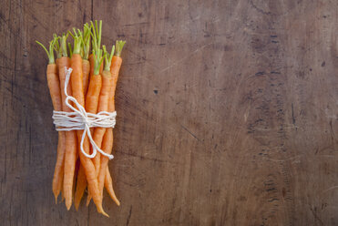 Bunch of carrots tied with string, still life - CUF41716