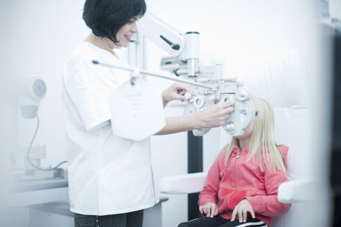 Optician monitoring young girl in eye clinic - CUF41909