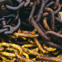 Close up of industrial chains in a heap. - MINF00028