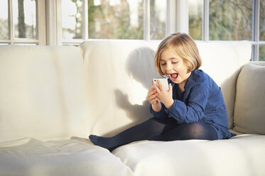 Girl on sofa using smartphone - CUF41956