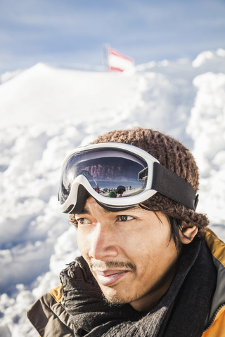 Nahaufnahme eines männlichen Skifahrers Kitzbühel, Tirol, Österreich, lizenzfreies Stockfoto