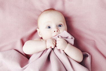 Baby girl on pink blanket - CUF42188