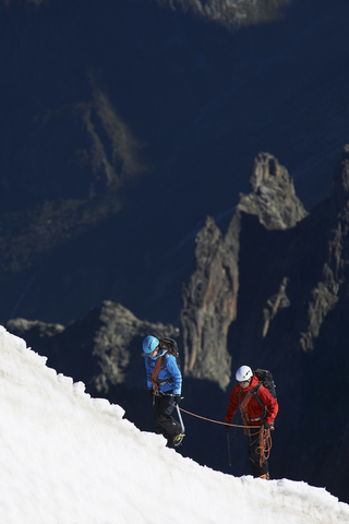 Bergsteiger auf dem Berg, Chamonix, Hochsavoyen, Frankreich, lizenzfreies Stockfoto