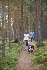 Parents walking through forest with daughters - CUF42687