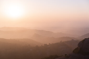 Spanien, Katalonien, Barcelona, Montcau bei Sonnenuntergang - AFVF00788