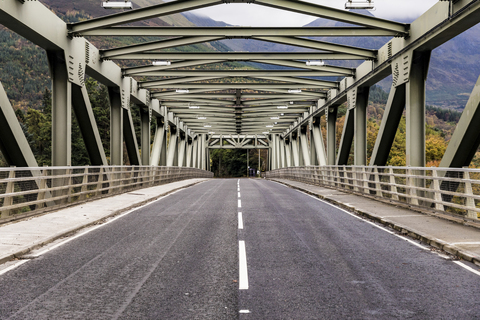 UK, Schottland, Stahlbrücke entlang der A82 in Schottland, lizenzfreies Stockfoto