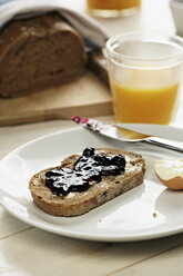 Frühstück mit Toast, Marmelade und Orangensaft - CUF43263