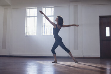 Graceful young female dancer practicing in dance studio - HOXF03657