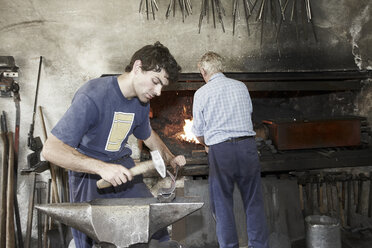 Blacksmiths at work - CUF43325