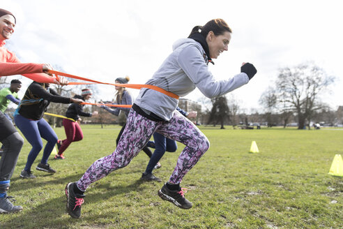 Teambuilding-Gurtübung im Park - CAIF21117