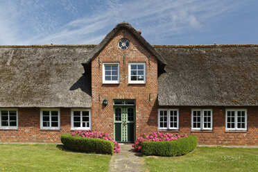 Deutschland, Nordfriesland, Sylt, Keitum, Traditionelles Friesenhaus - GFF01068