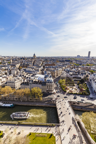 Frankreich, Paris, Stadtzentrum mit Touristenboot auf der Seine, lizenzfreies Stockfoto