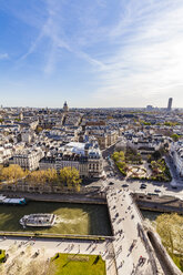 Frankreich, Paris, Stadtzentrum mit Touristenboot auf der Seine - WDF04706