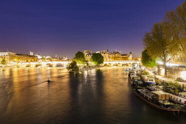 Frankreich, Paris, Hausboote bei Pont Neuf - WDF04720