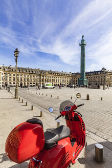 Frankreich, Paris, Place Vendome mit Siegessäule - WDF04728