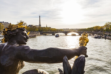 Frankreich, Paris, Bronzefiguren der Pont Alexandre III - WDF04733