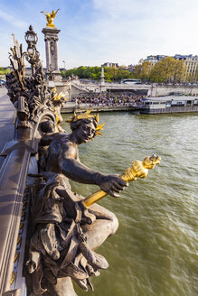 Frankreich, Paris, Bronzefiguren der Pont Alexandre III - WDF04734