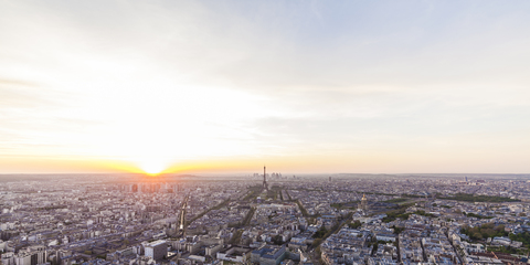Frankreich, Paris, Stadt mit Eiffelturm bei Sonnenuntergang, lizenzfreies Stockfoto