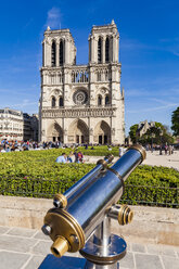 Franve, Parise, Touristen besuchen die Kathedrale Notre Dame - WD04745