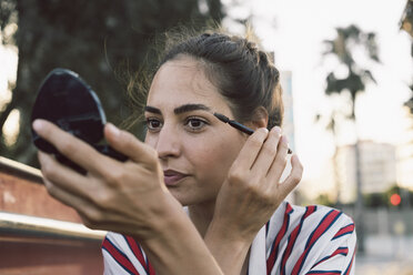 Portrait of woman applying mascara - AFVF00852