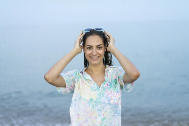 Portrait of smiling woman in front of the sea - AFVF00870
