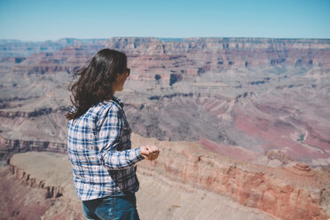 USA, Arizona, Grand Canyon National Park, Grand Canyon, woman looking at view - GEMF02195