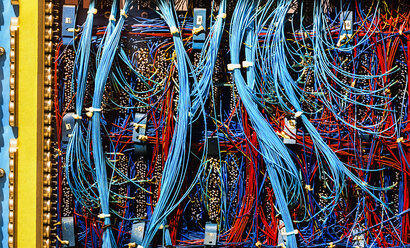 Innere Drähte und Kabel des ILLIAC IV Supercomputers, ein Exponat im Computer History Museum, Mountain View, Kalifornien - MINF01109