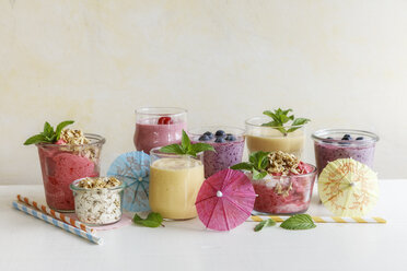 Verschiedene Arten von Smoothies - EVGF03371