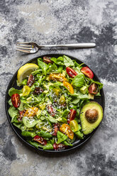 Salad with lamb's lettuce, tomatoes, avocado, parmesan and curcuma lemon dressing - SARF03860