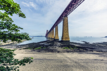 Vereinigtes Königreich, Schottland, South Queensferry, Forth Bridge - THAF02198