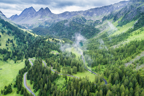 Schweiz, Kanton Graubünden, Luftaufnahme des Albulapasses, lizenzfreies Stockfoto