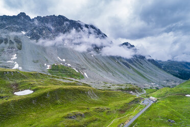 Schweiz, Kanton Graubünden, Luftaufnahme des Albulapasses und des Hospizes - STSF01699