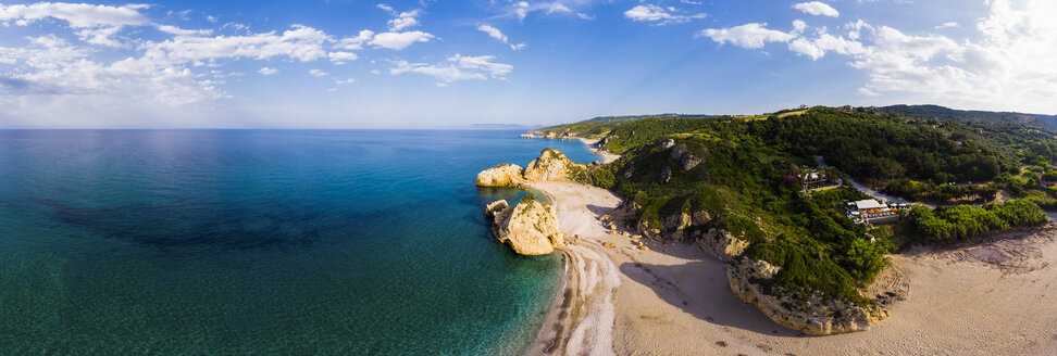 Griechenland, Pelion, Pagasetischer Golf, Sund von Trikeri, Pelion, Luftaufnahme der Felsenküste, Strand - AMF05844