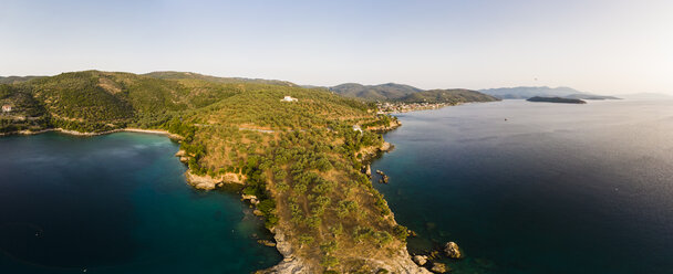 Griechenland, Ägäisches Meer, Pagasetischer Golf, Halbinsel Pelion, Sund von Trikeri, Bucht von Milina am Abend - AMF05854