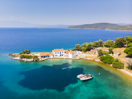 Griechenland, Ägäisches Meer, Pagasetischer Golf, Halbinsel Pelion, Luftaufnahme von Tzasteni - AMF05861