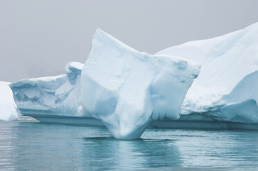 Eisberg entlang der antarktischen Halbinsel. - MINF02074