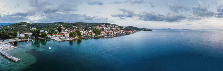 Griechenland, Ägäisches Meer, Pagasetischer Golf, Afissos am Abend - AMF05877