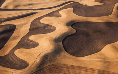 Farmland landscape, with ploughed fields and furrows in Palouse, Washington, USA. An aerial view with natural patterns. - MINF02200