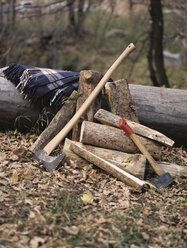 Tools and chopped firewood, a blanket lying on a log. - MINF02706