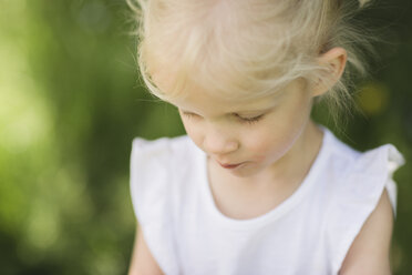 Blond little girl looking down - NMSF00214