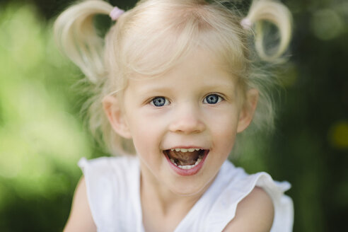 Portrait of blond little girl - NMSF00215