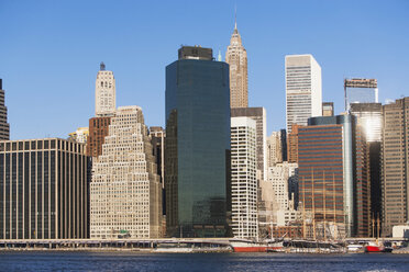 Skyline und Hafenviertel von New York City - ISF17105