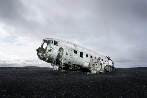 Island, Solheimasandur, Flugzeugwrack in der Wüste, lizenzfreies Stockfoto