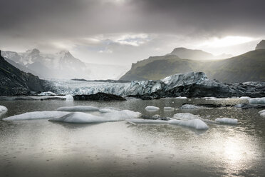 Iceland, South of Iceland, Breidarlon, Joekulsarlon glacier lake - DMOF00067