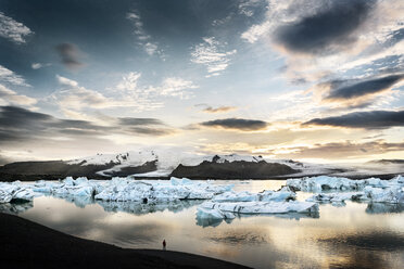 Iceland, South of Iceland, Joekulsarlon glacier lake, icebergs - DMOF00075