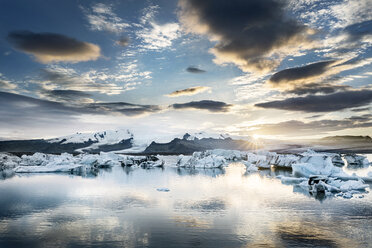 Island, Südisland, Gletschersee Joekulsarlon, Eisberge - DMOF00076