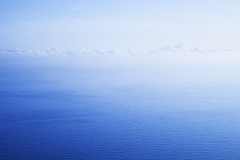 Italien, Ligurien, Mittelmeer, Blick aufs Meer, lizenzfreies Stockfoto