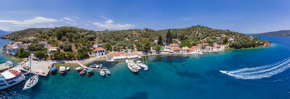 Griechenland, Pelion, Pagasetischer Golf, Sund von Trikeri, Region Volos, Insel Pangias, Luftaufnahme der Bucht von Paleo Trikeri - AMF05893