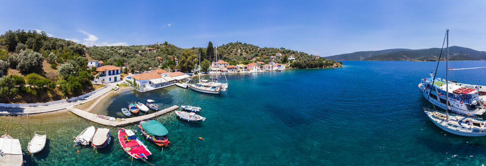 Griechenland, Pelion, Pagasetischer Golf, Sund von Trikeri, Region Volos, Insel Pangias, Luftaufnahme der Bucht von Paleo Trikeri - AMF05894